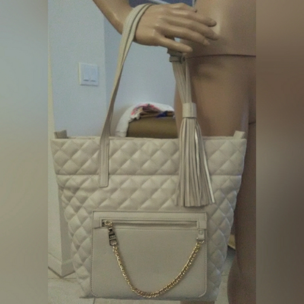 BNWOT STEVE MADDEN QUILTED BAG CREAM (CLASSY ELEGANT) OUTER POCKET TASSEL